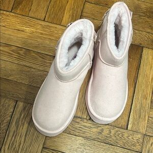 Juicy Couture Light Pink Winter Boots like new